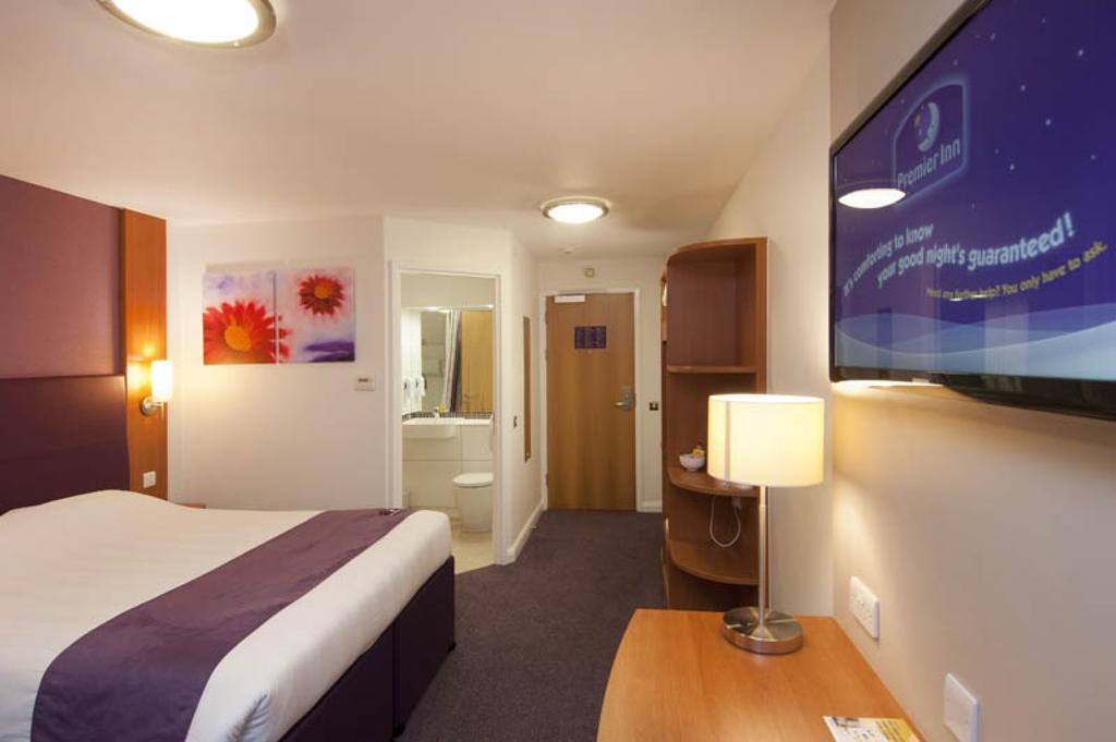 Premier Inn Dundee West Exterior foto