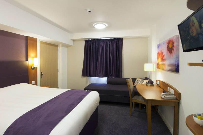 Premier Inn Dundee West Exterior foto